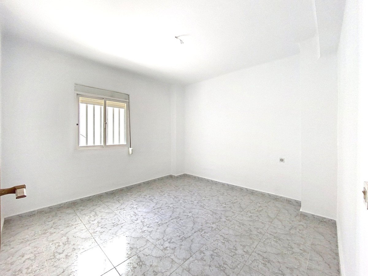 3 Bed Middle Floor Apartment in Estepona