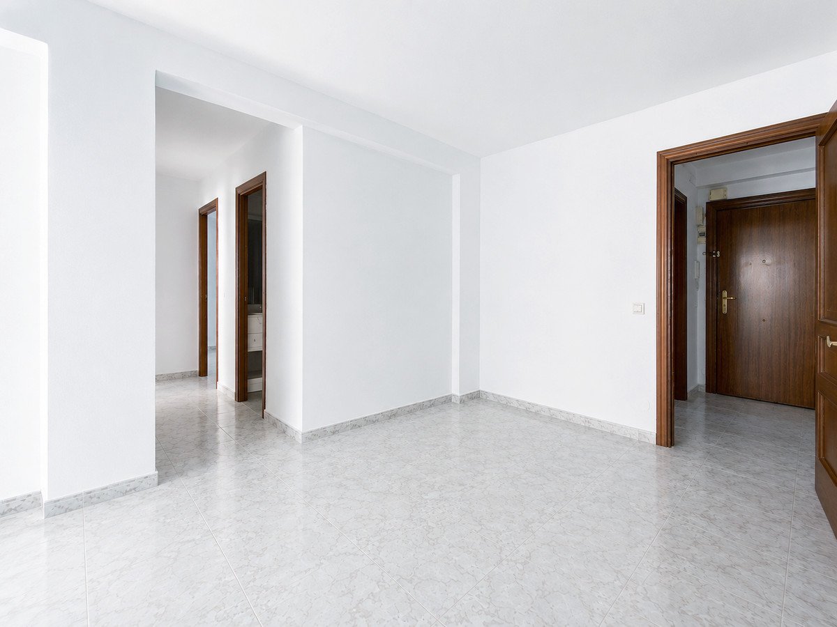 3 Bed Middle Floor Apartment in Estepona