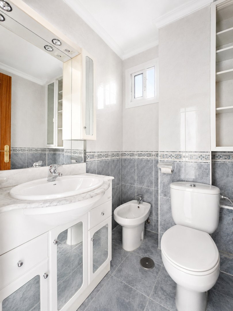 3 Bed Middle Floor Apartment in Estepona