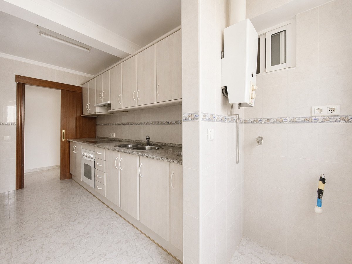 3 Bed Middle Floor Apartment in Estepona