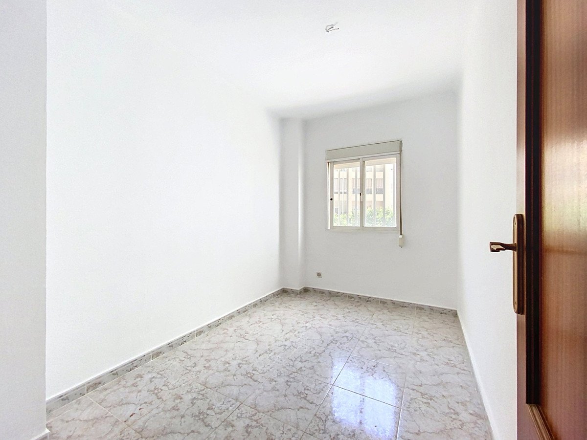 3 Bed Middle Floor Apartment in Estepona