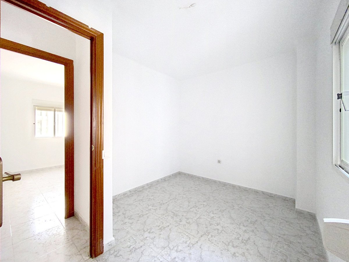 3 Bed Middle Floor Apartment in Estepona