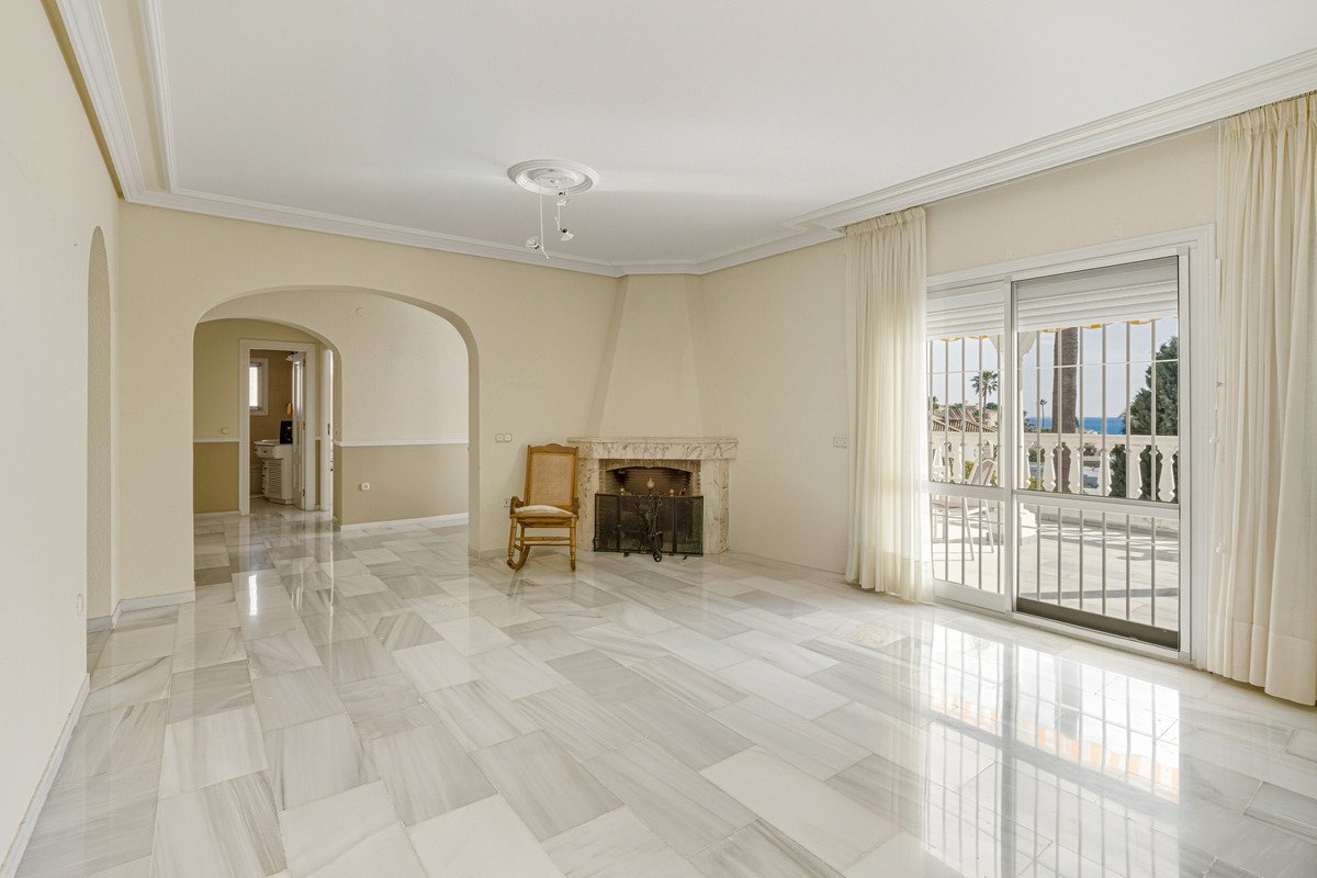 3 Bed Detached Villa in Riviera del Sol