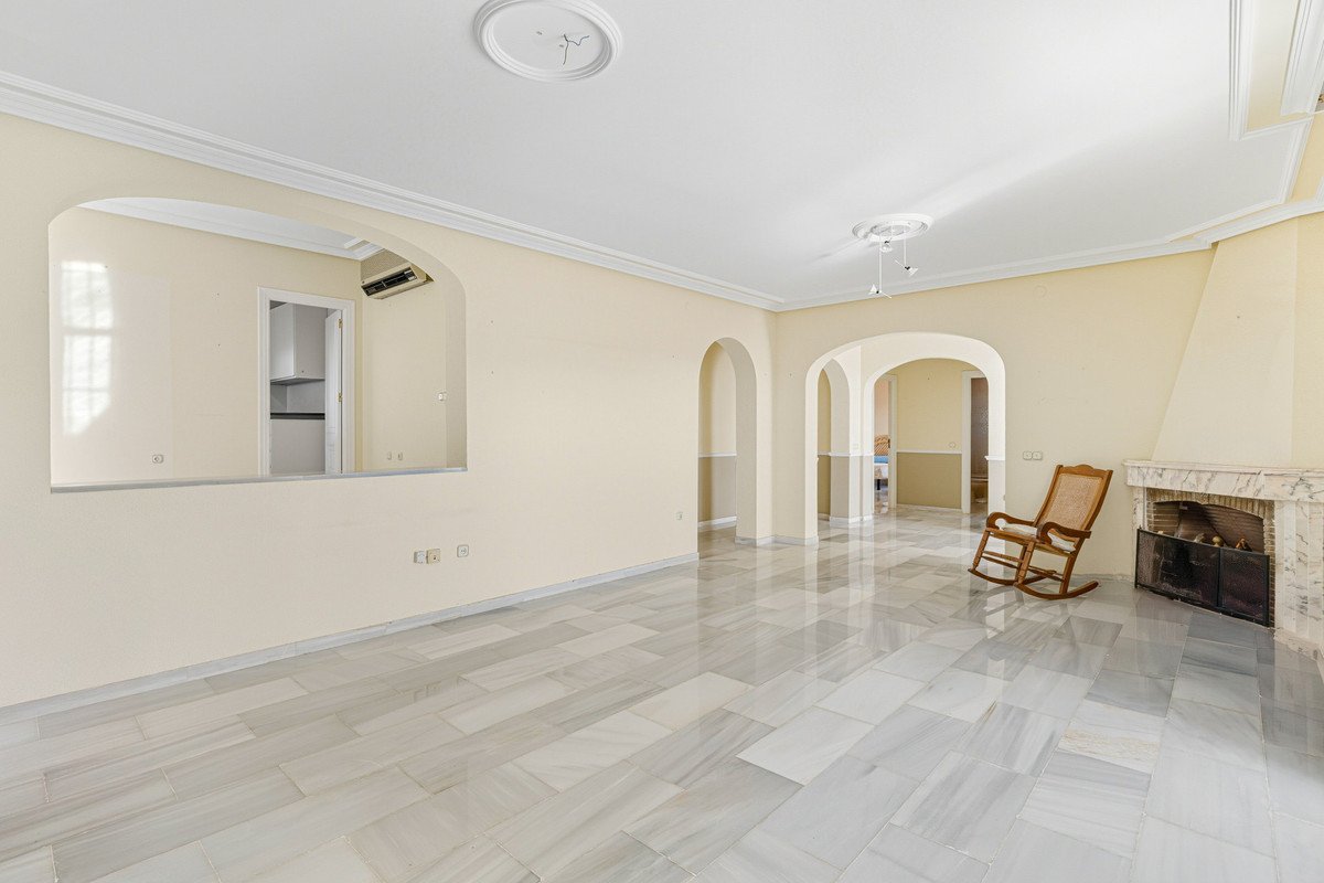3 Bed Detached Villa in Riviera del Sol