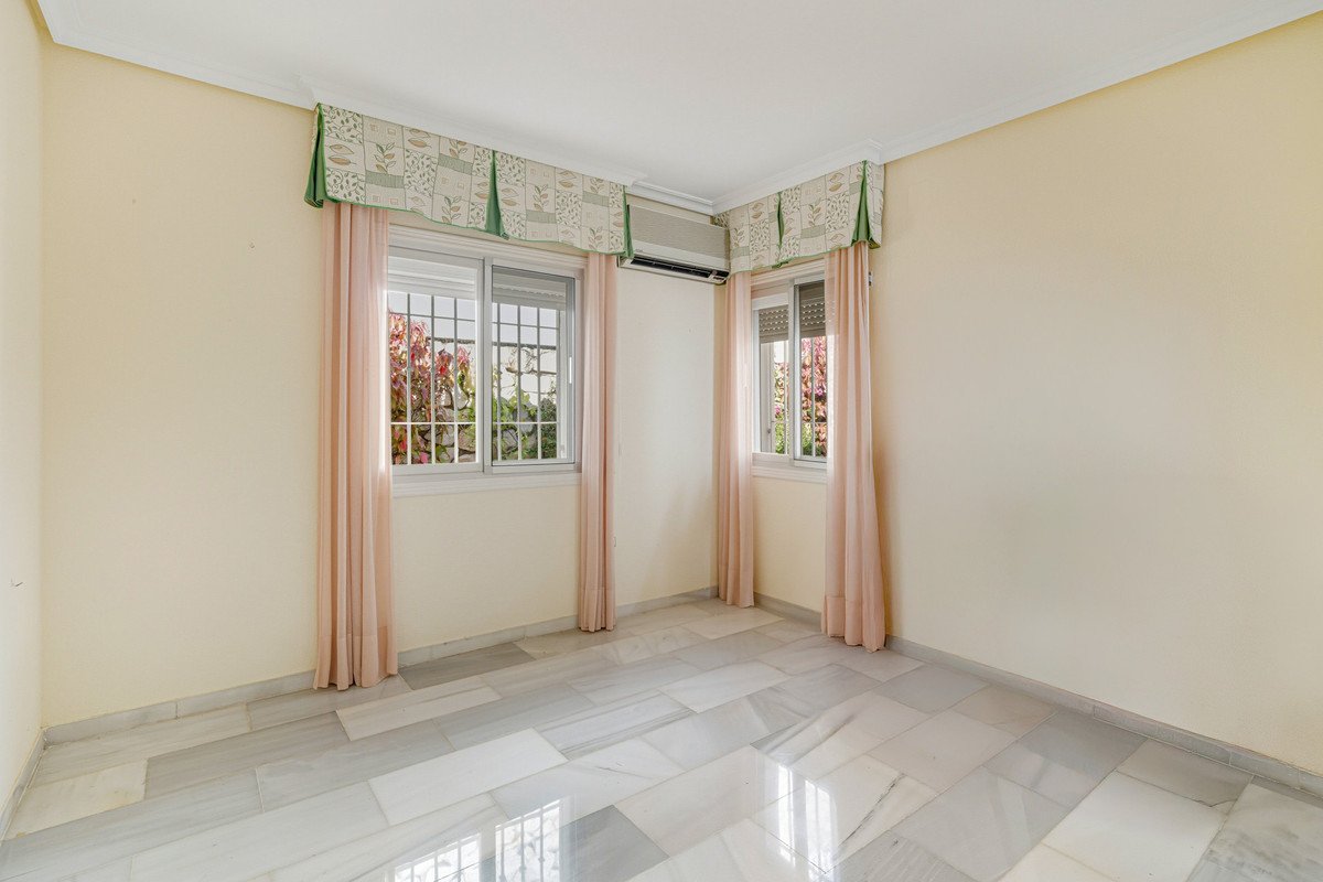 3 Bed Detached Villa in Riviera del Sol