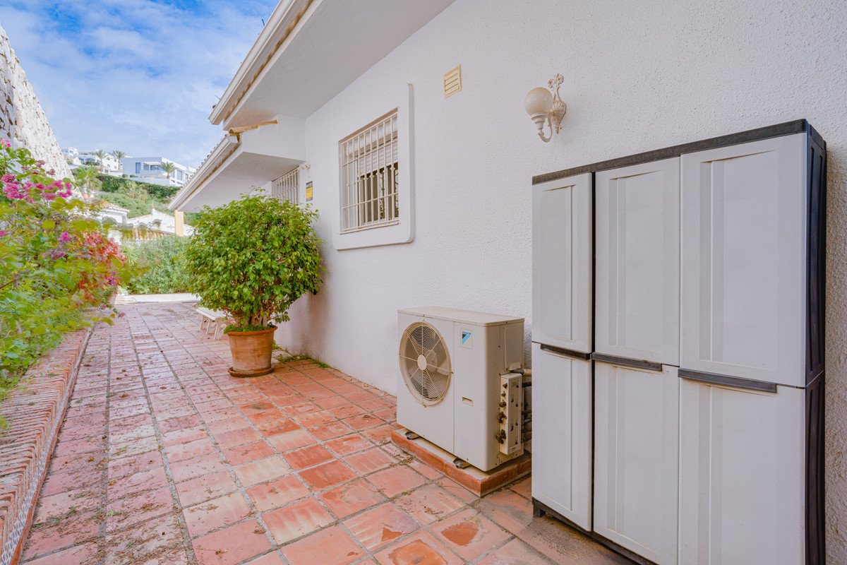 3 Bed Detached Villa in Riviera del Sol