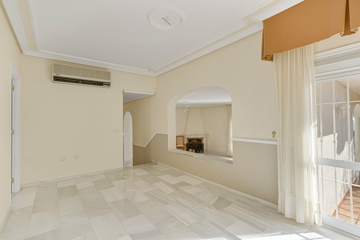 3 Bed Detached Villa in Riviera del Sol