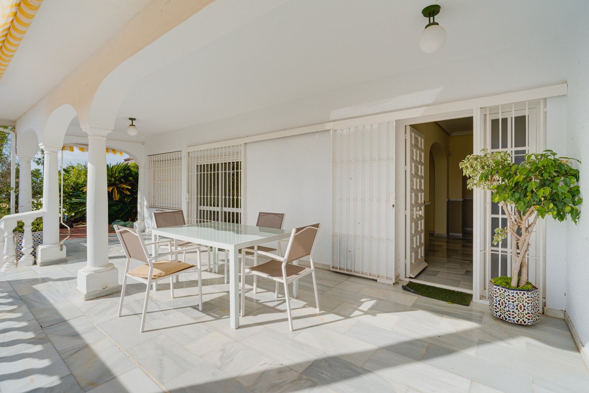3 Bed Detached Villa in Riviera del Sol