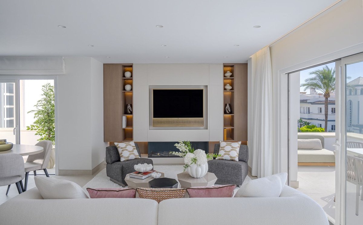 3 Bed Penthouse in New Golden Mile