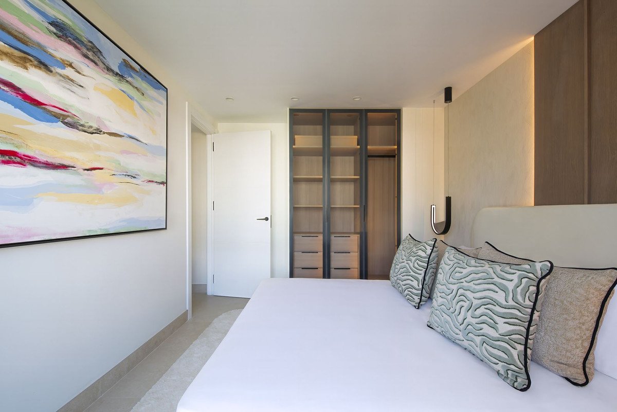 3 Bed Penthouse in New Golden Mile