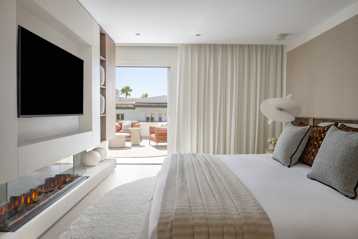 3 Bed Penthouse in New Golden Mile