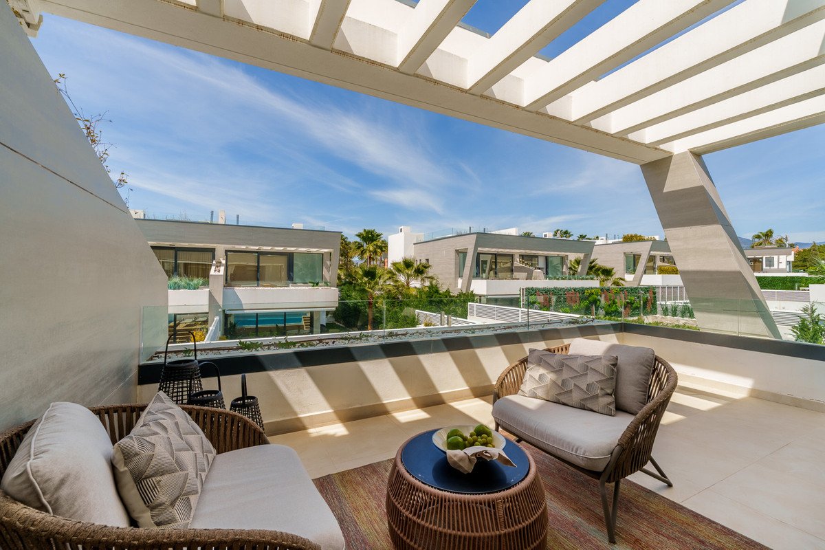5 Bed Semi-Detached House in Puerto Banús