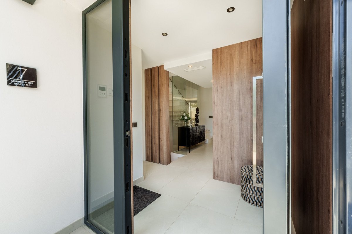 5 Bed Semi-Detached House in Puerto Banús