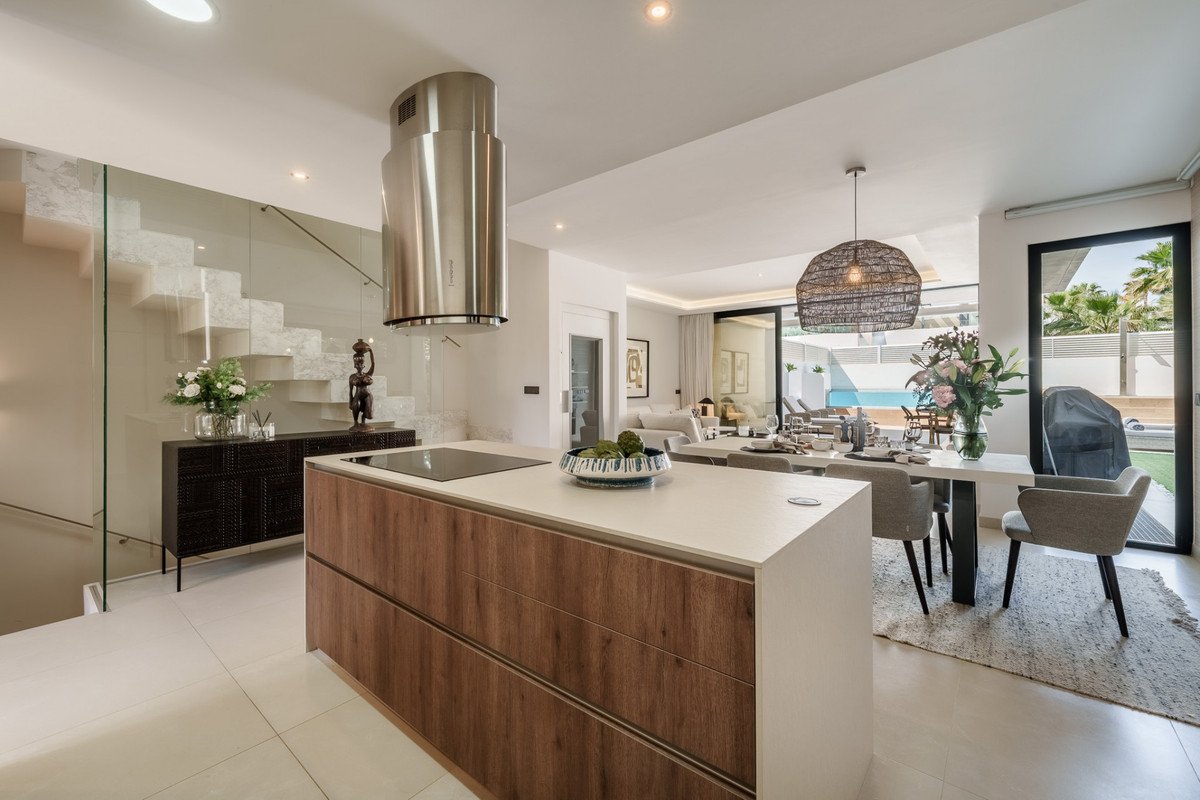 5 Bed Semi-Detached House in Puerto Banús