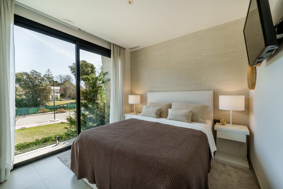 5 Bed Semi-Detached House in Puerto Banús