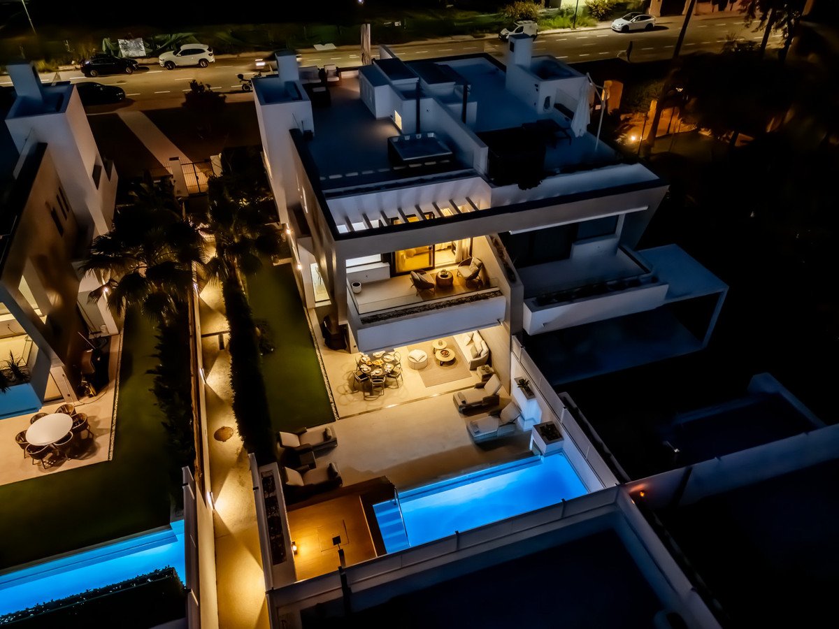5 Bed Semi-Detached House in Puerto Banús