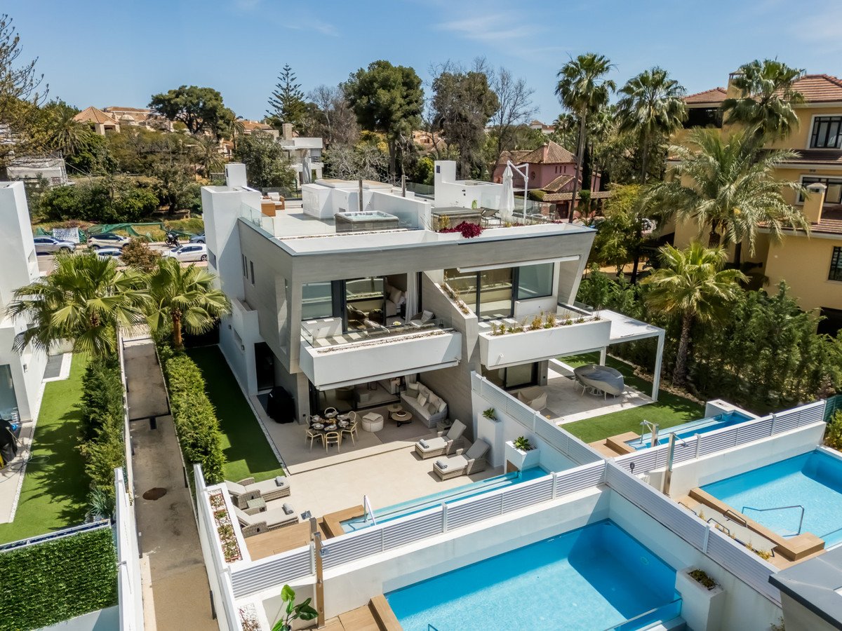 5 Bed Semi-Detached House in Puerto Banús