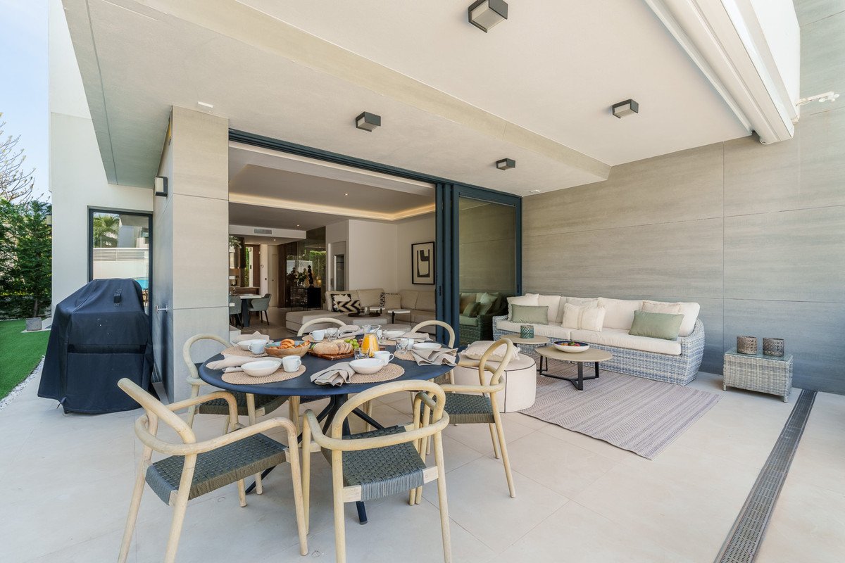 5 Bed Semi-Detached House in Puerto Banús