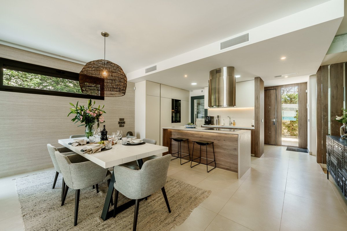 5 Bed Semi-Detached House in Puerto Banús