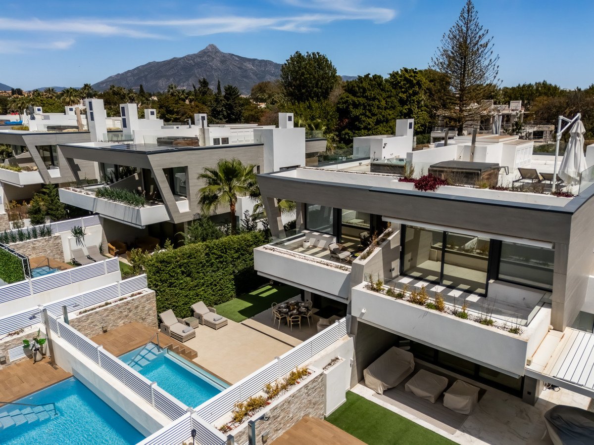 5 Bed Semi-Detached House in Puerto Banús