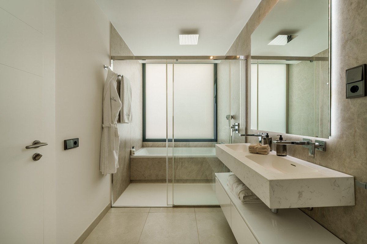 5 Bed Semi-Detached House in Puerto Banús
