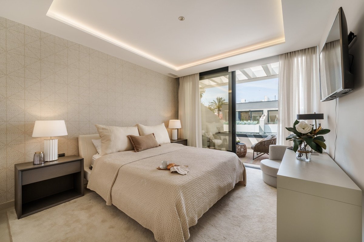 5 Bed Semi-Detached House in Puerto Banús