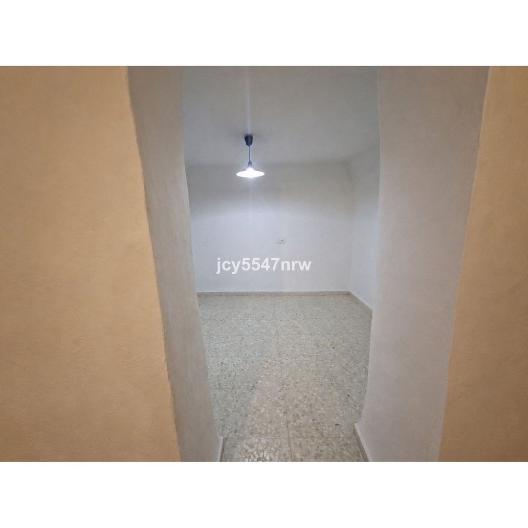 7 Bed Cave House in Freila