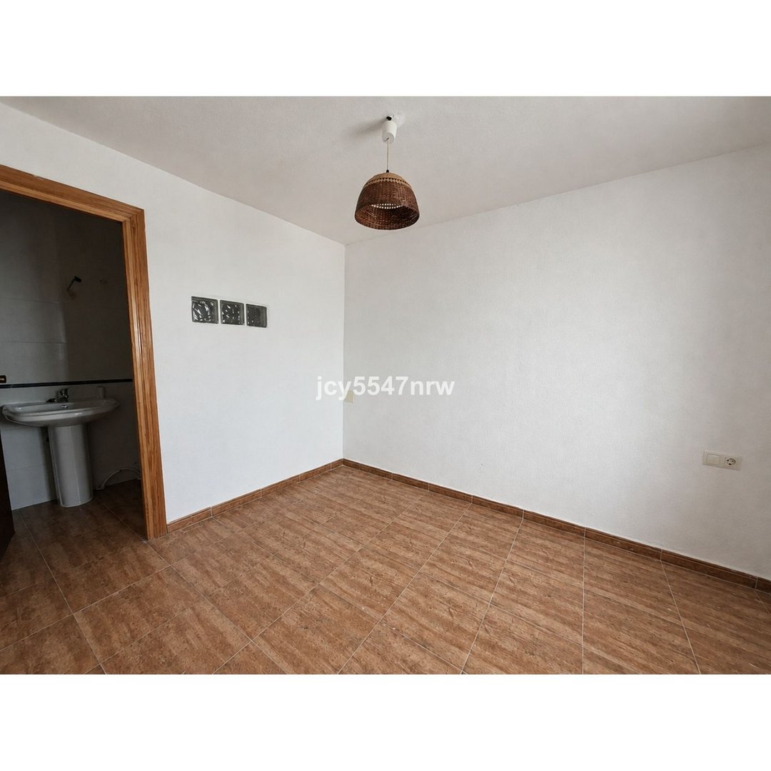 7 Bed Cave House in Freila