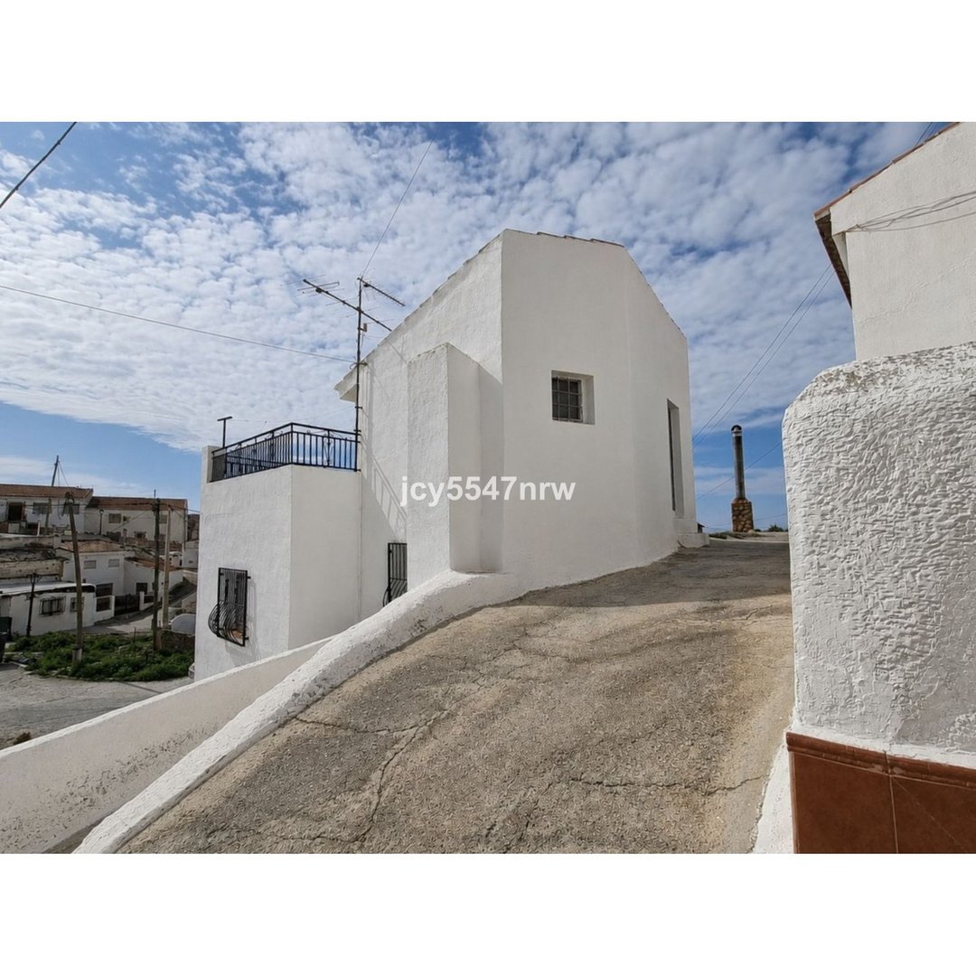 7 Bed Cave House in Freila