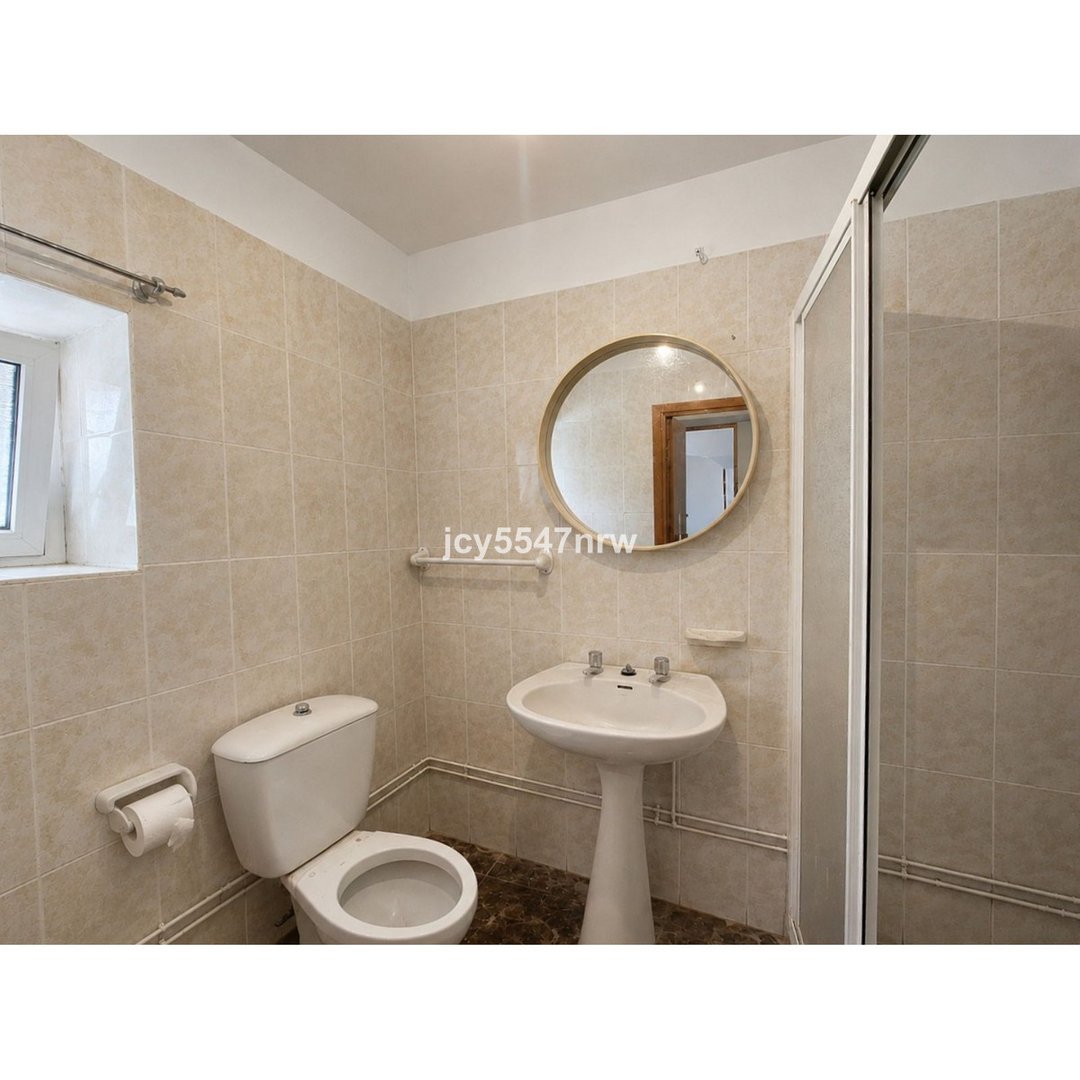 7 Bed Cave House in Freila