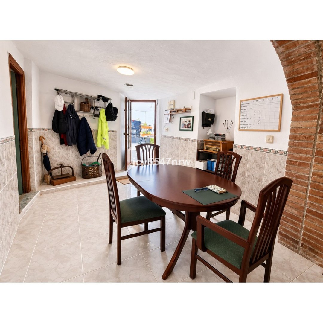 7 Bed Cave House in Freila