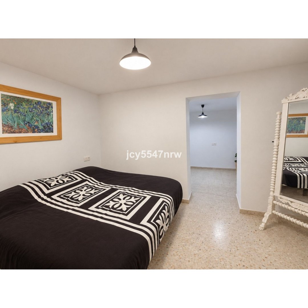 7 Bed Cave House in Freila