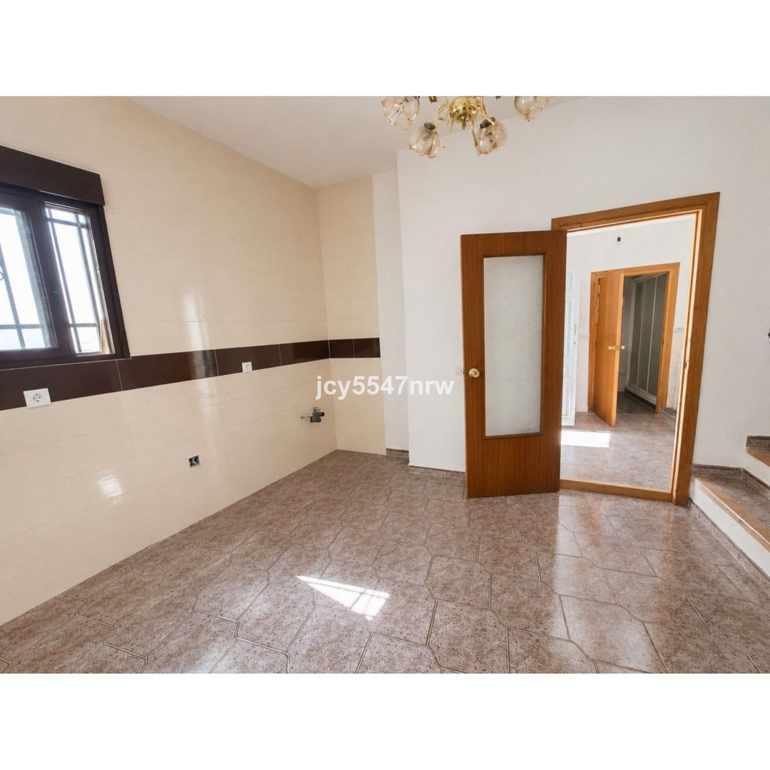 7 Bed Cave House in Freila