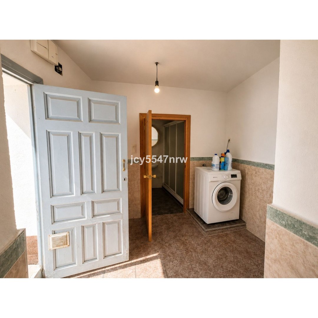 7 Bed Cave House in Freila