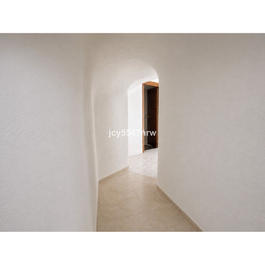 7 Bed Cave House in Freila