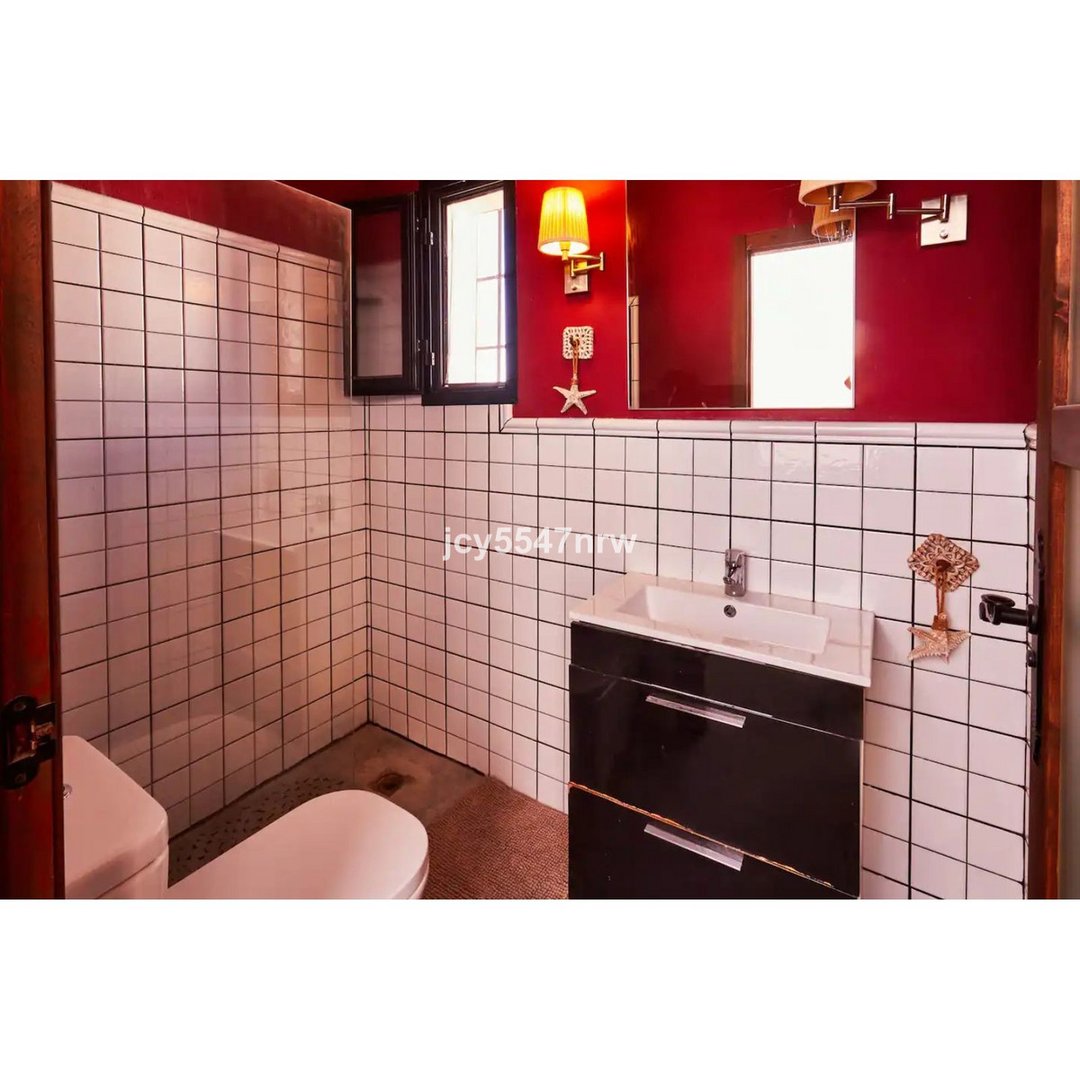 5 Bed Semi-Detached House in Cortes de Baza
