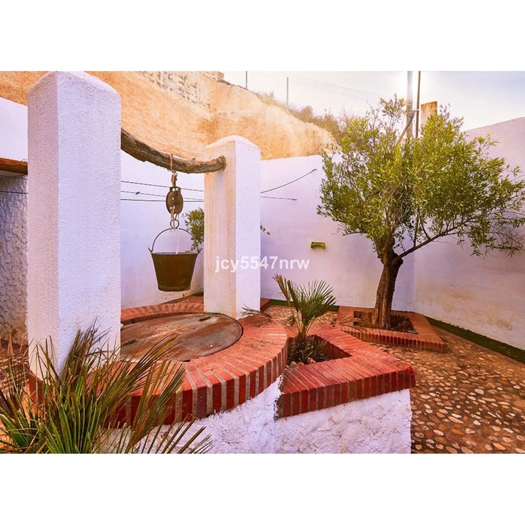 5 Bed Semi-Detached House in Cortes de Baza