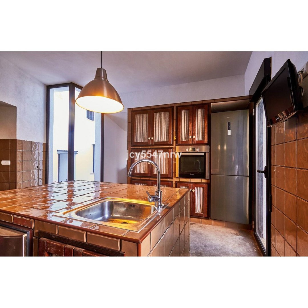 5 Bed Semi-Detached House in Cortes de Baza