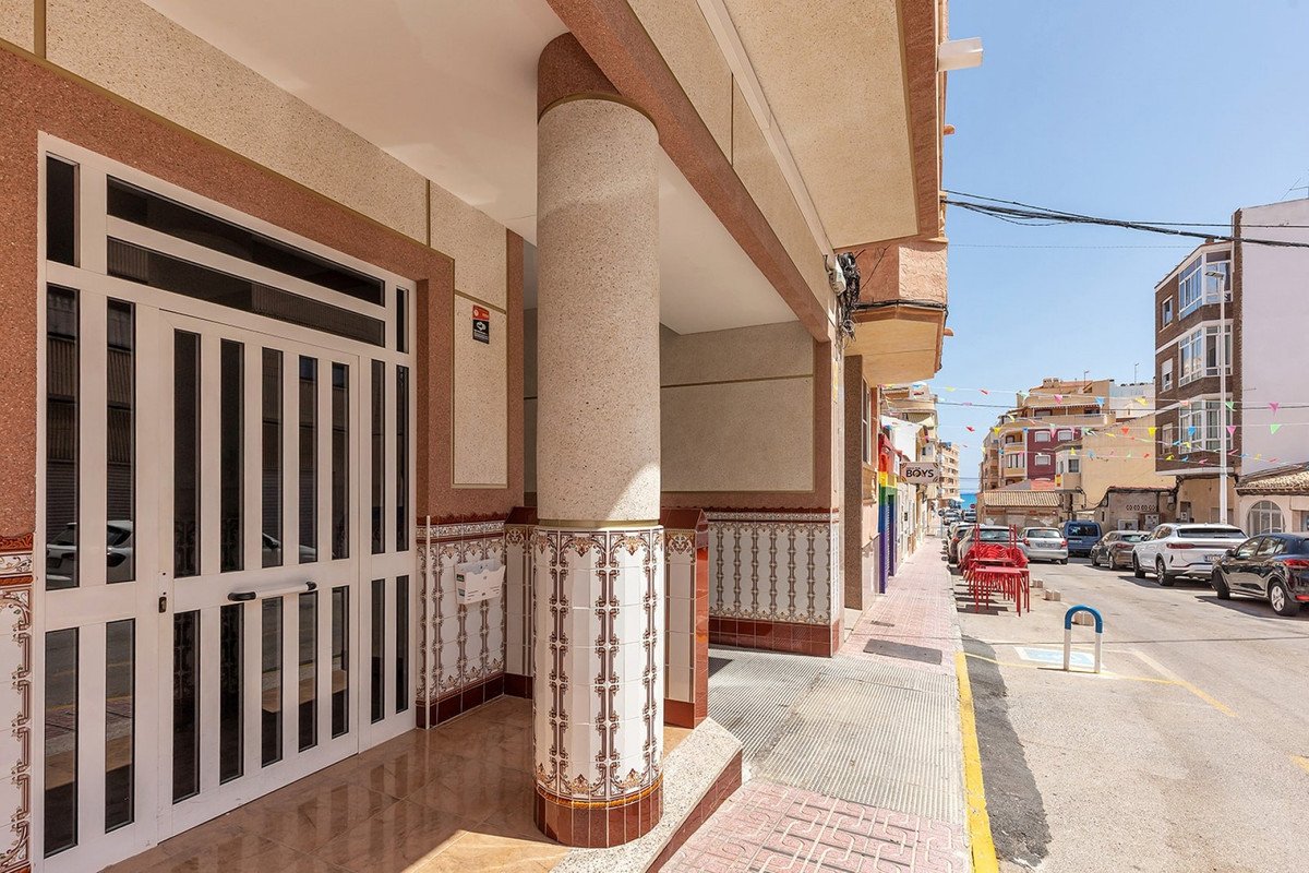 2 Bed Ground Floor Apartment in La Mata