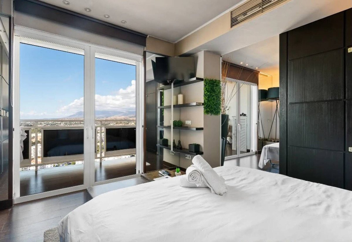 1 Bed Middle Floor Apartment in Nueva Andalucía
