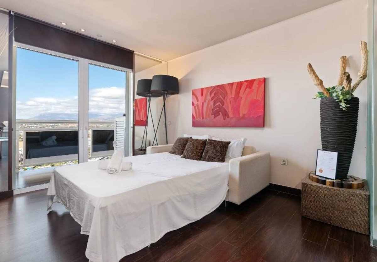 1 Bed Middle Floor Apartment in Nueva Andalucía