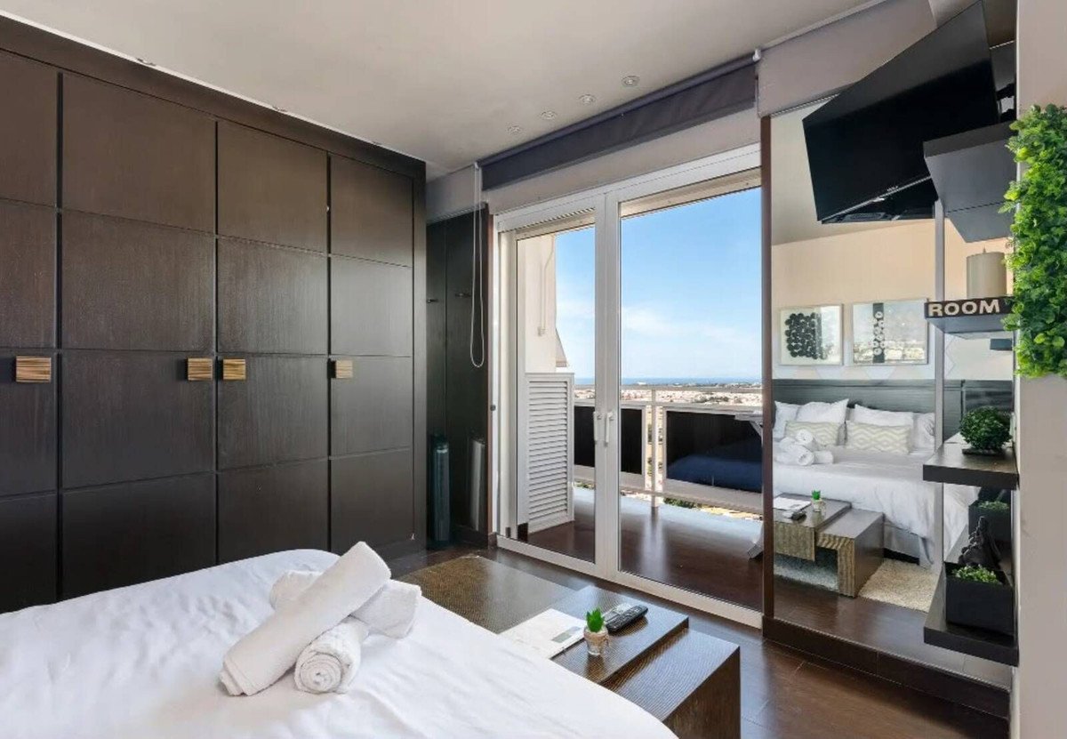 1 Bed Middle Floor Apartment in Nueva Andalucía