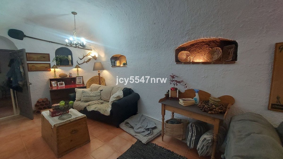 5 Bed Cave House in Baza