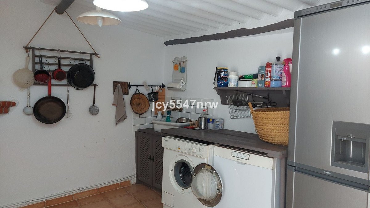 5 Bed Cave House in Baza