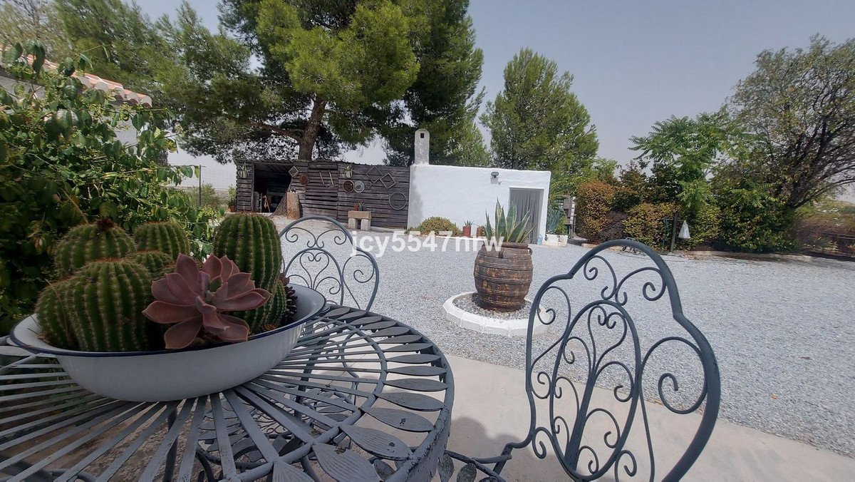 5 Bed Cave House in Baza