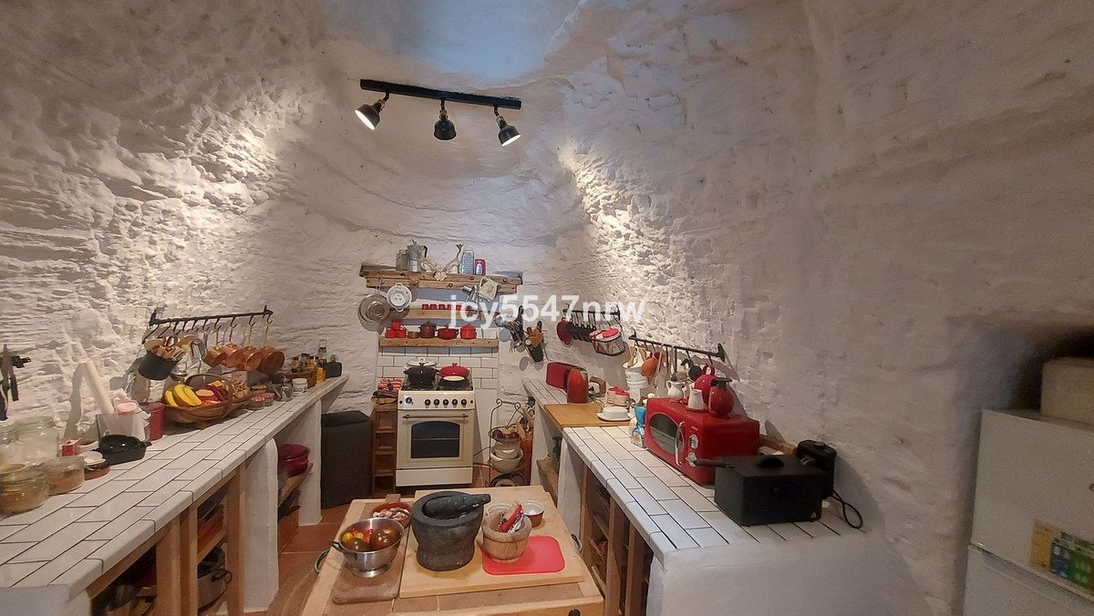 5 Bed Cave House in Baza