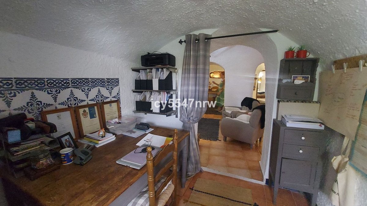 5 Bed Cave House in Baza