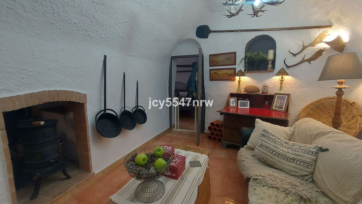 5 Bed Cave House in Baza