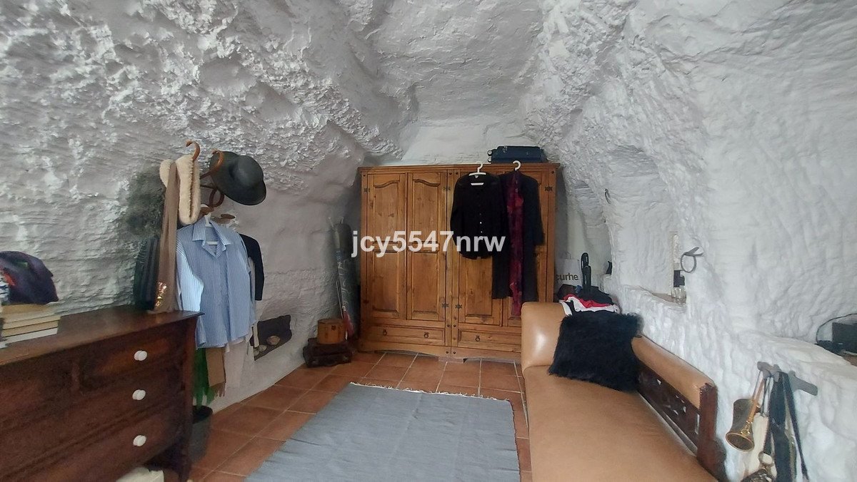 5 Bed Cave House in Baza