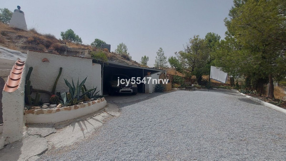 5 Bed Cave House in Baza
